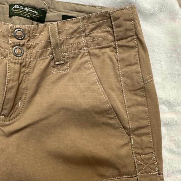 Eddie Bauer Blakely Fit Rip Stop Cropped Cargo Camp Travel Pants Cotton Size 2 P - Picture 4 of 13
